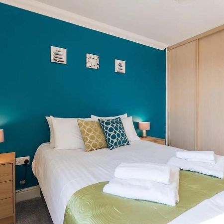 סווינדון Godwin Court Apartments מראה חיצוני תמונה