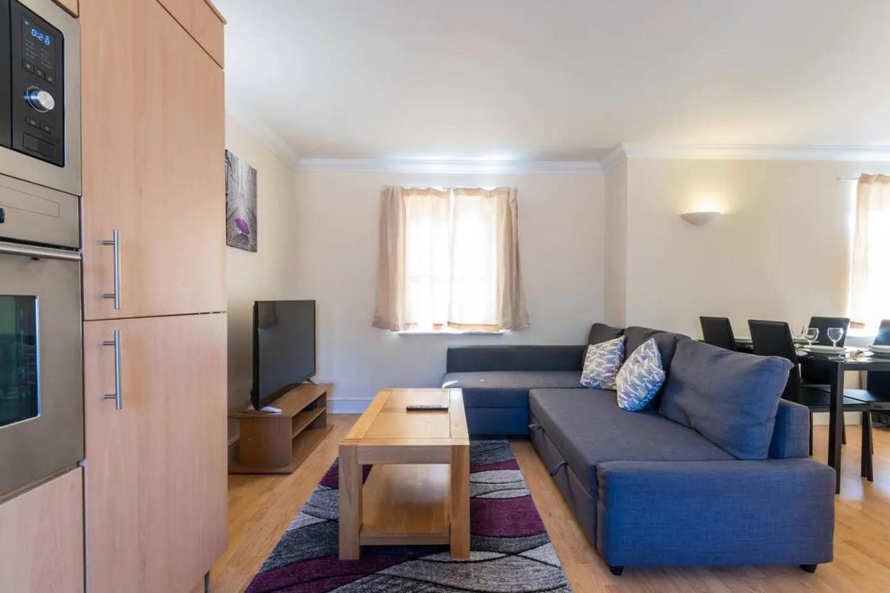 סווינדון Godwin Court Apartments מראה חיצוני תמונה