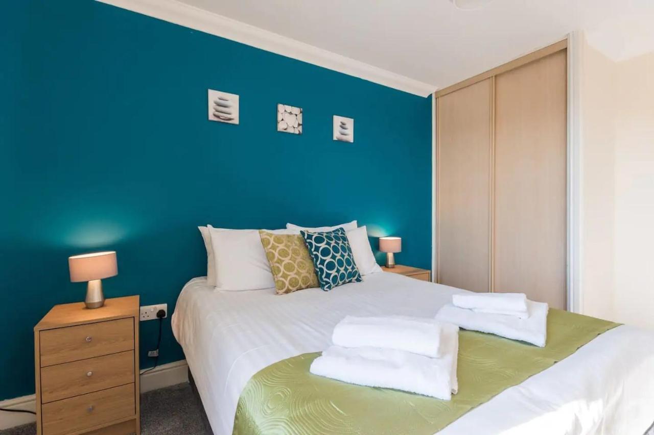 סווינדון Godwin Court Apartments מראה חיצוני תמונה