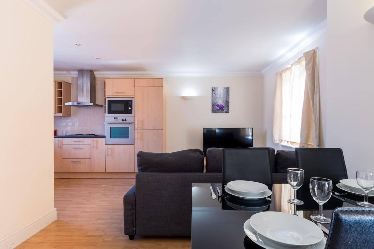 סווינדון Godwin Court Apartments מראה חיצוני תמונה