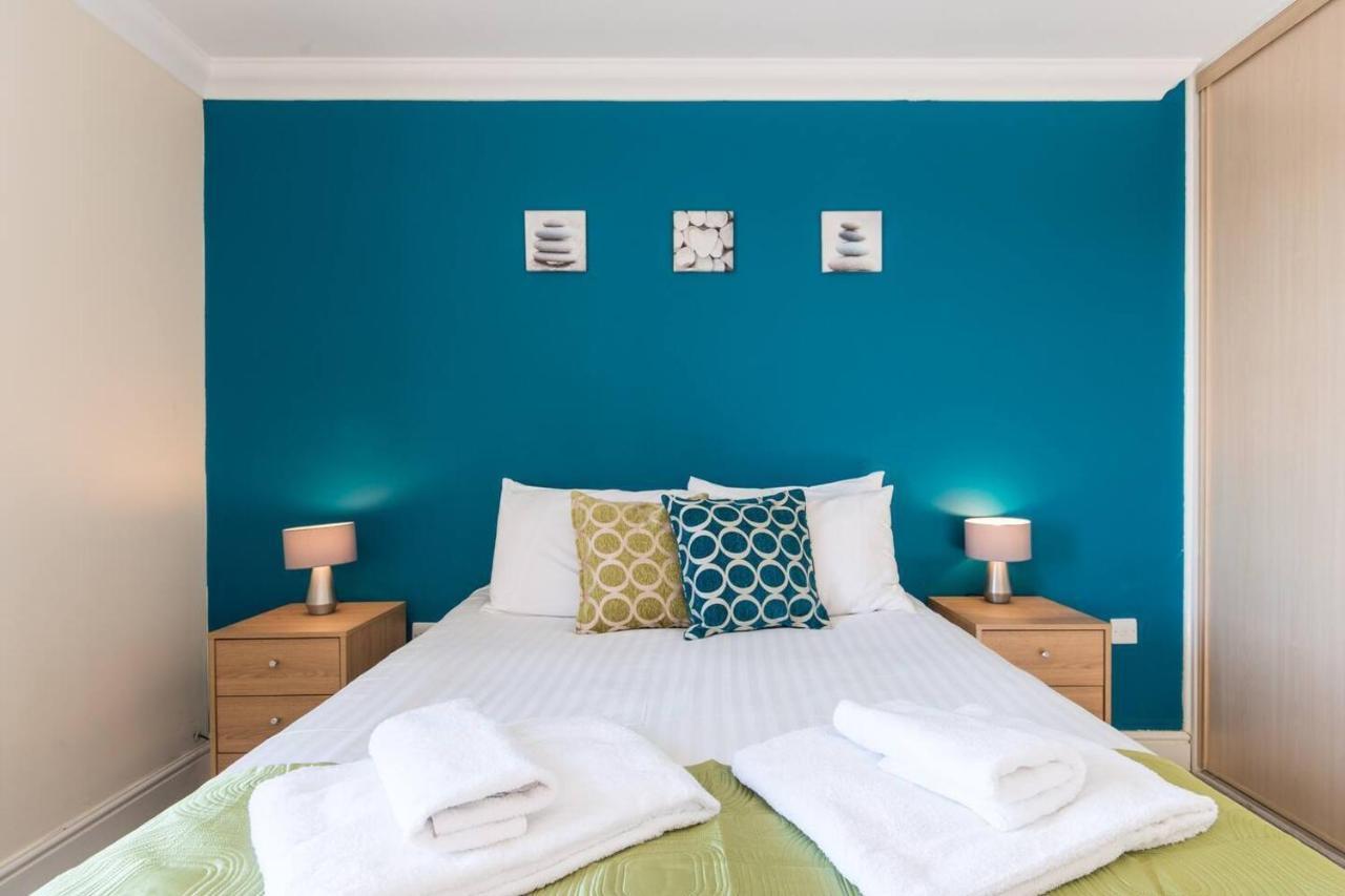 סווינדון Godwin Court Apartments מראה חיצוני תמונה