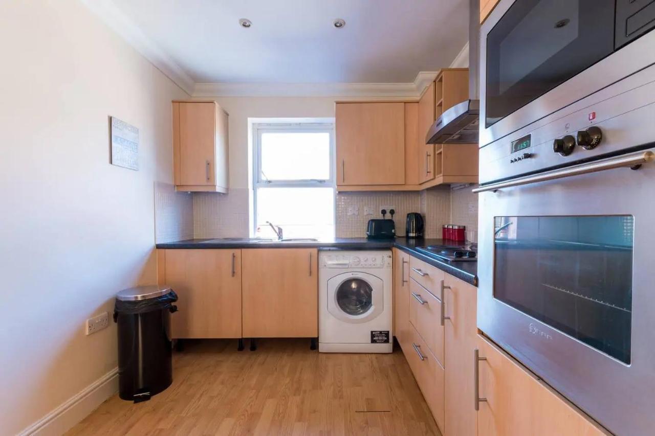 סווינדון Godwin Court Apartments מראה חיצוני תמונה