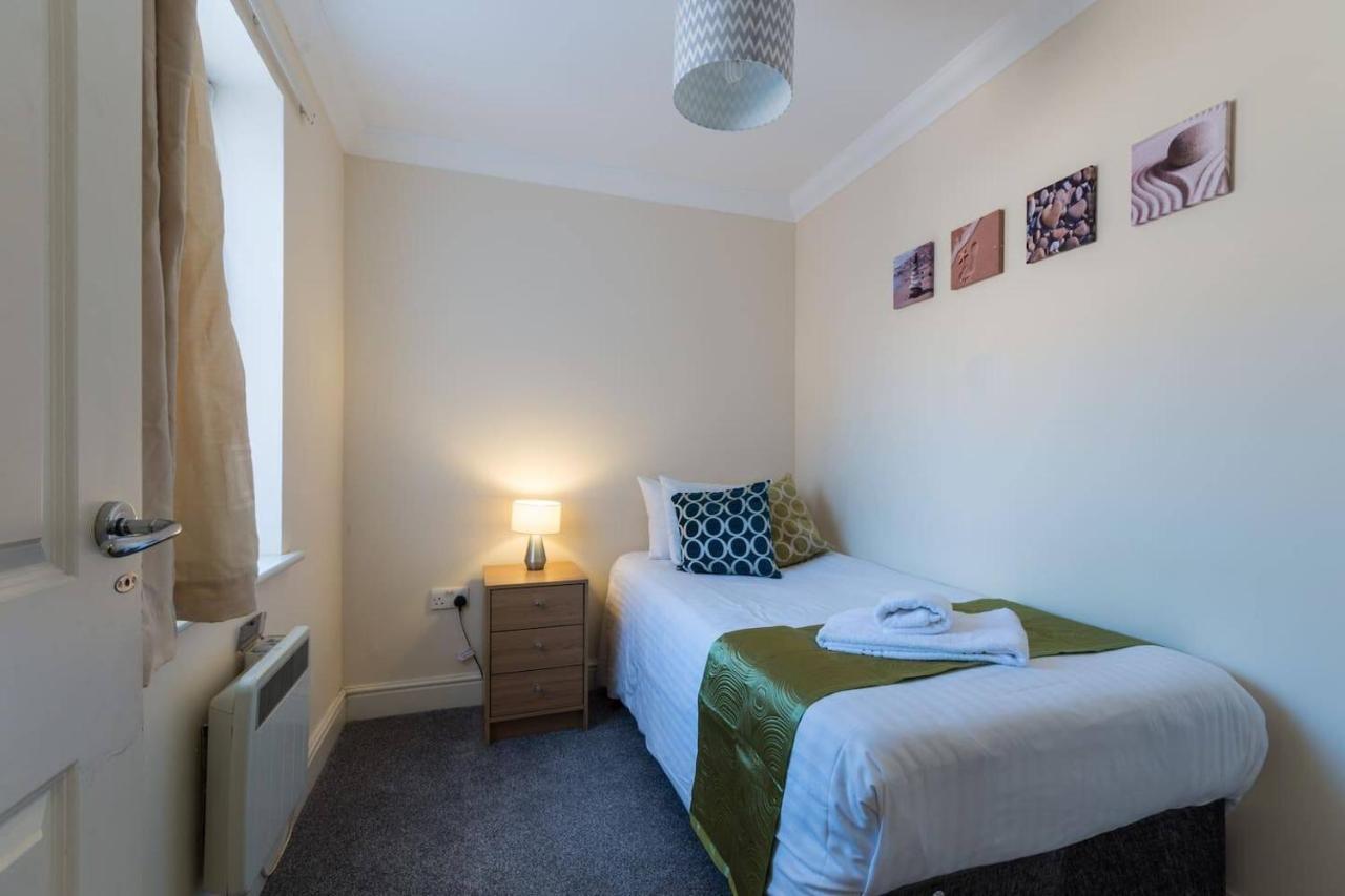סווינדון Godwin Court Apartments מראה חיצוני תמונה