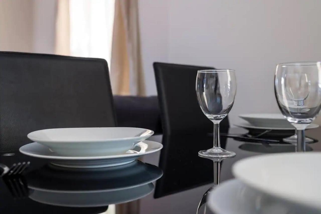 סווינדון Godwin Court Apartments מראה חיצוני תמונה