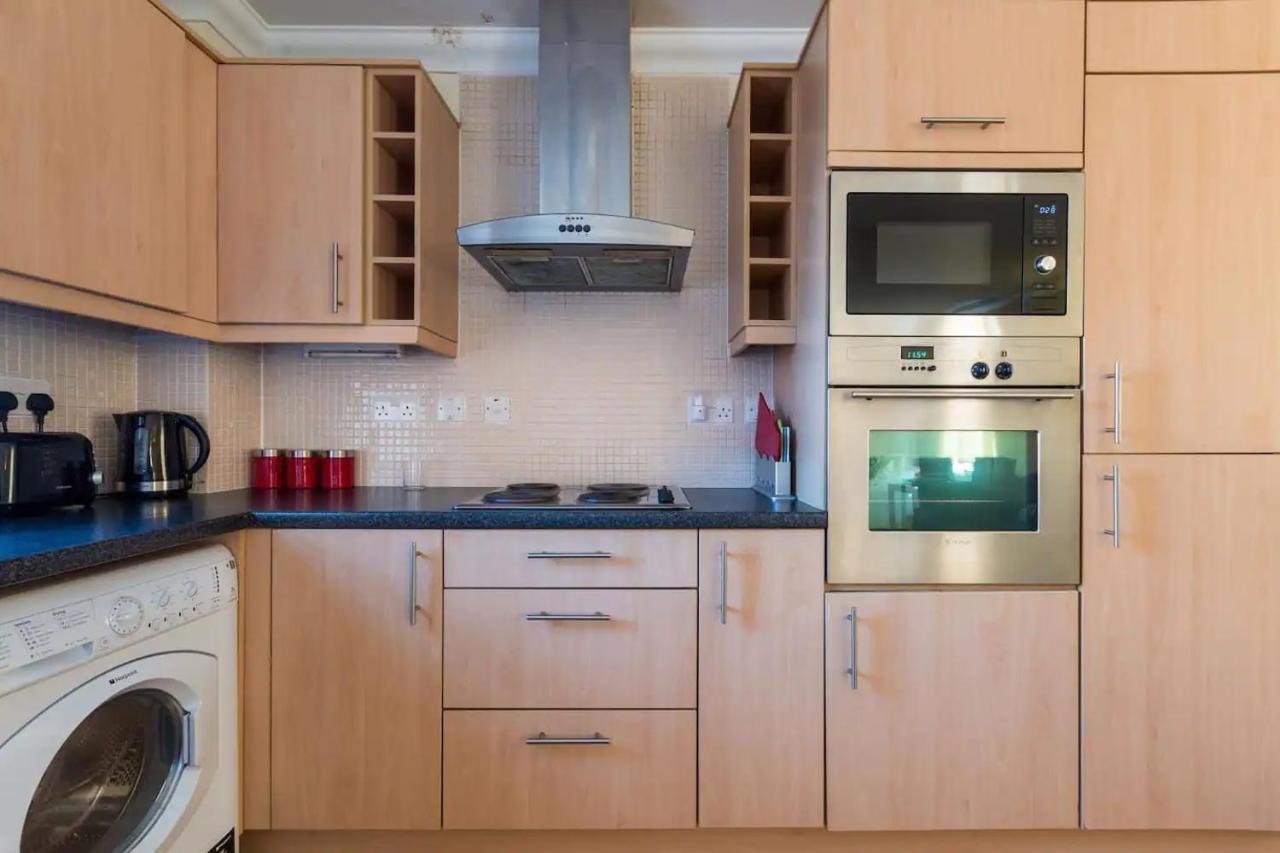 סווינדון Godwin Court Apartments מראה חיצוני תמונה