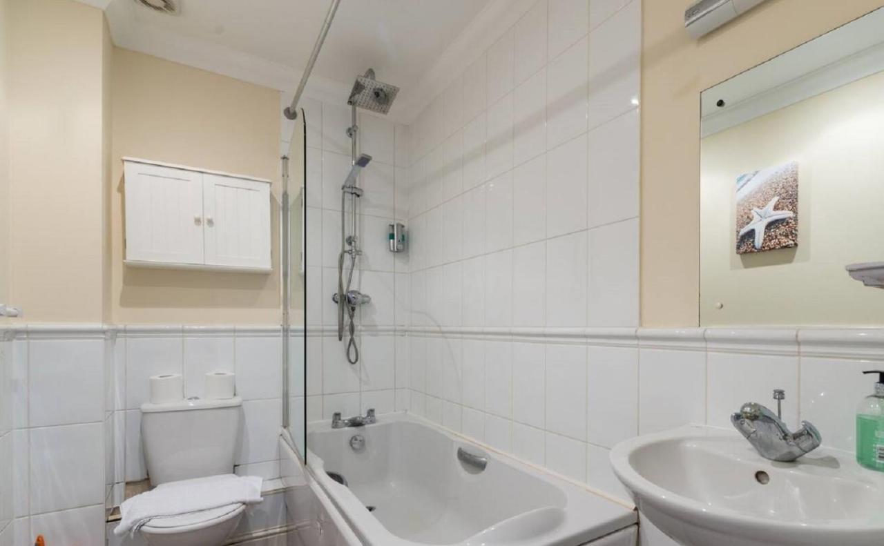 סווינדון Godwin Court Apartments מראה חיצוני תמונה