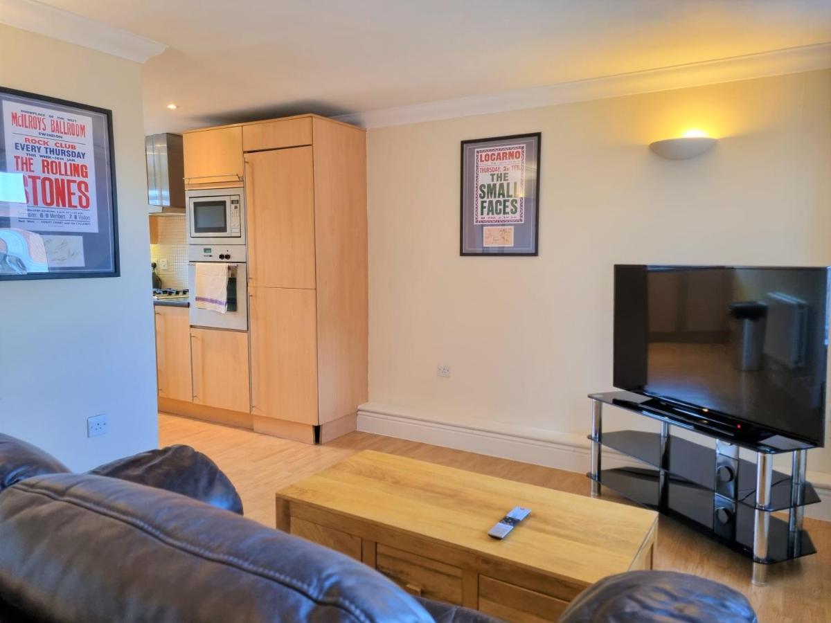 סווינדון Godwin Court Apartments מראה חיצוני תמונה