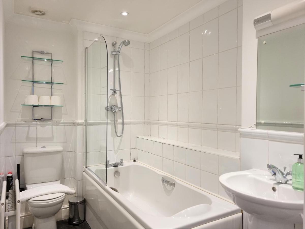 סווינדון Godwin Court Apartments מראה חיצוני תמונה